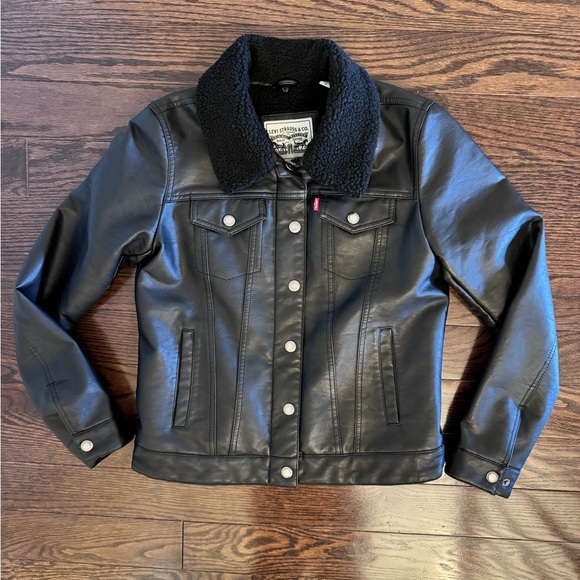 NWOT Levi’s Classic Sherpa Lined Faux Leather Trucker Jacket Small - Picture 3 of 6